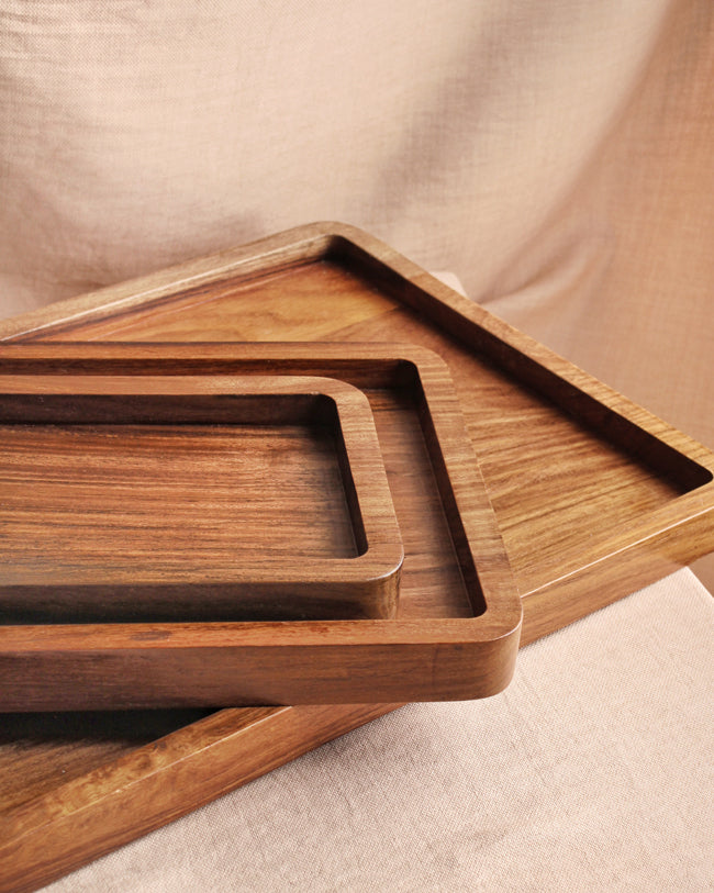 Natural wooden tray, ideal for serving drinks, snacks, or breakfast.